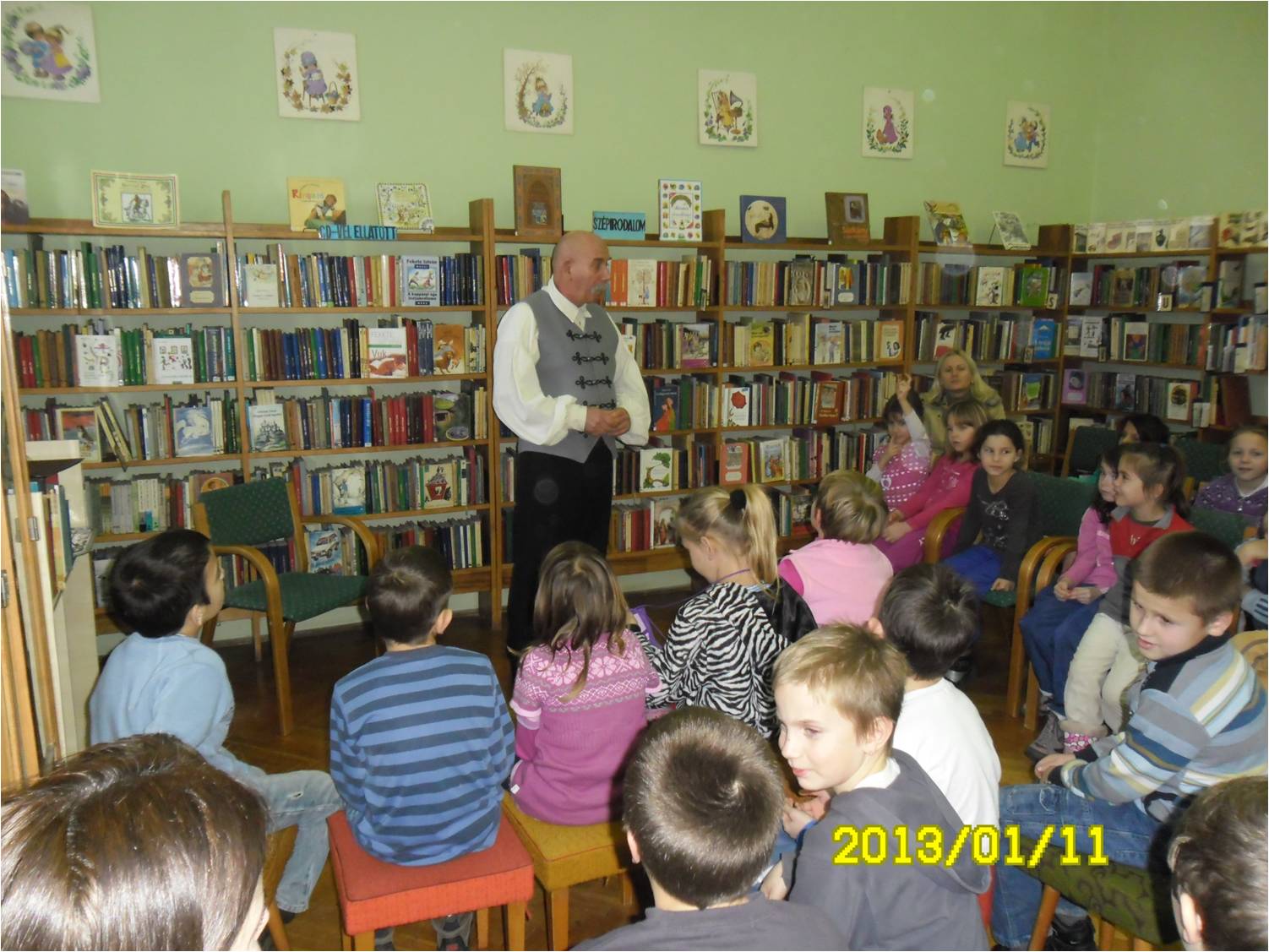 A Kis Olvasókör meghívott vendége volt Kassovitz László mesemondó és író, aki a Pamacs- történetek bemutatásával készült.