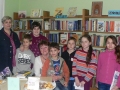 Kálnay Adél  is ellátogatott el a könyvtárunkba, a Könyvmolyképző  szakkör meghívására. A népszerű előadó bemutatta,  a gyerekeknek szóló könyveit, beszélt gyermekkoráról