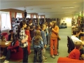 2013 október 11-én viszonoztuk a látogatást a dunaújvárosi József Attila Könyvtár  gyermekrészlegében. A perkátai kisdiákok érdeklődve hallgatták a Cimbora Klub bemutatkozását.